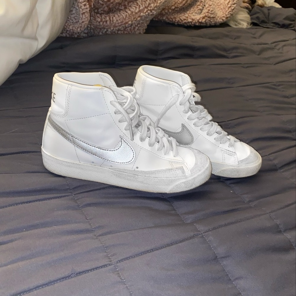 Nike mid blazers!!
